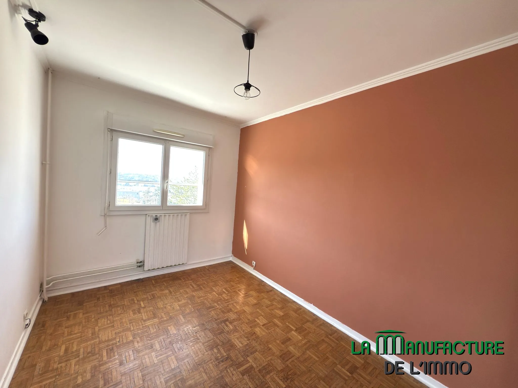Appartement F4 rénové avec balcon, cave et garage à Montreynaud, Saint-Étienne 