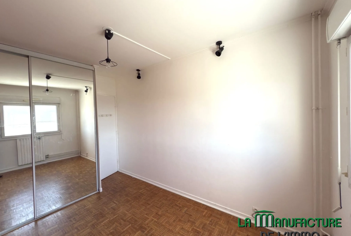 Appartement F4 rénové avec balcon, cave et garage à Montreynaud, Saint-Étienne 