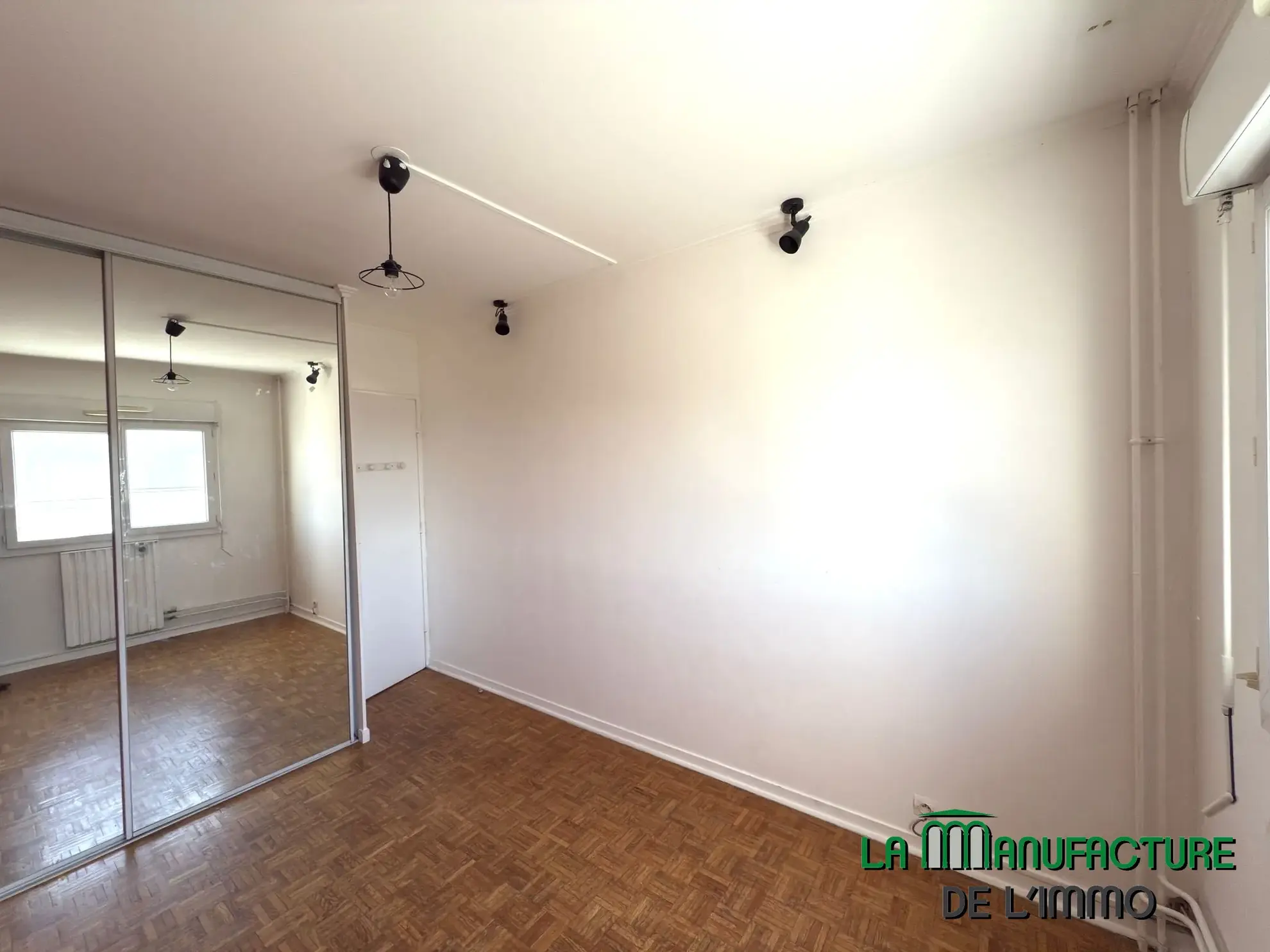 Appartement F4 rénové avec balcon, cave et garage à Montreynaud, Saint-Étienne 