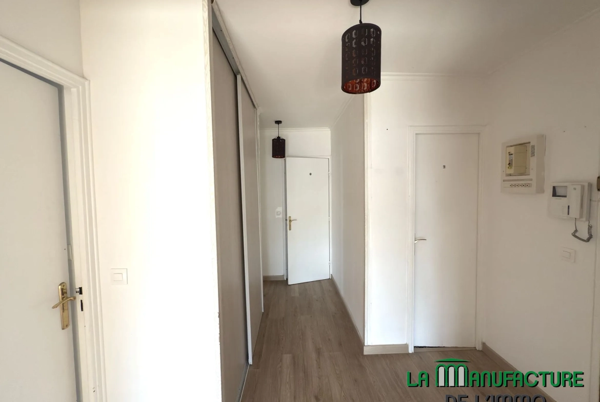 Appartement F4 rénové avec balcon, cave et garage à Montreynaud, Saint-Étienne 
