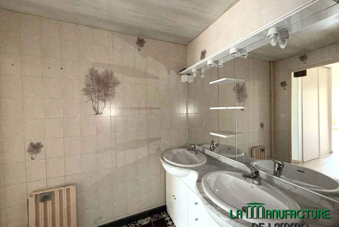 Appartement F4 rénové avec balcon, cave et garage à Montreynaud, Saint-Étienne 