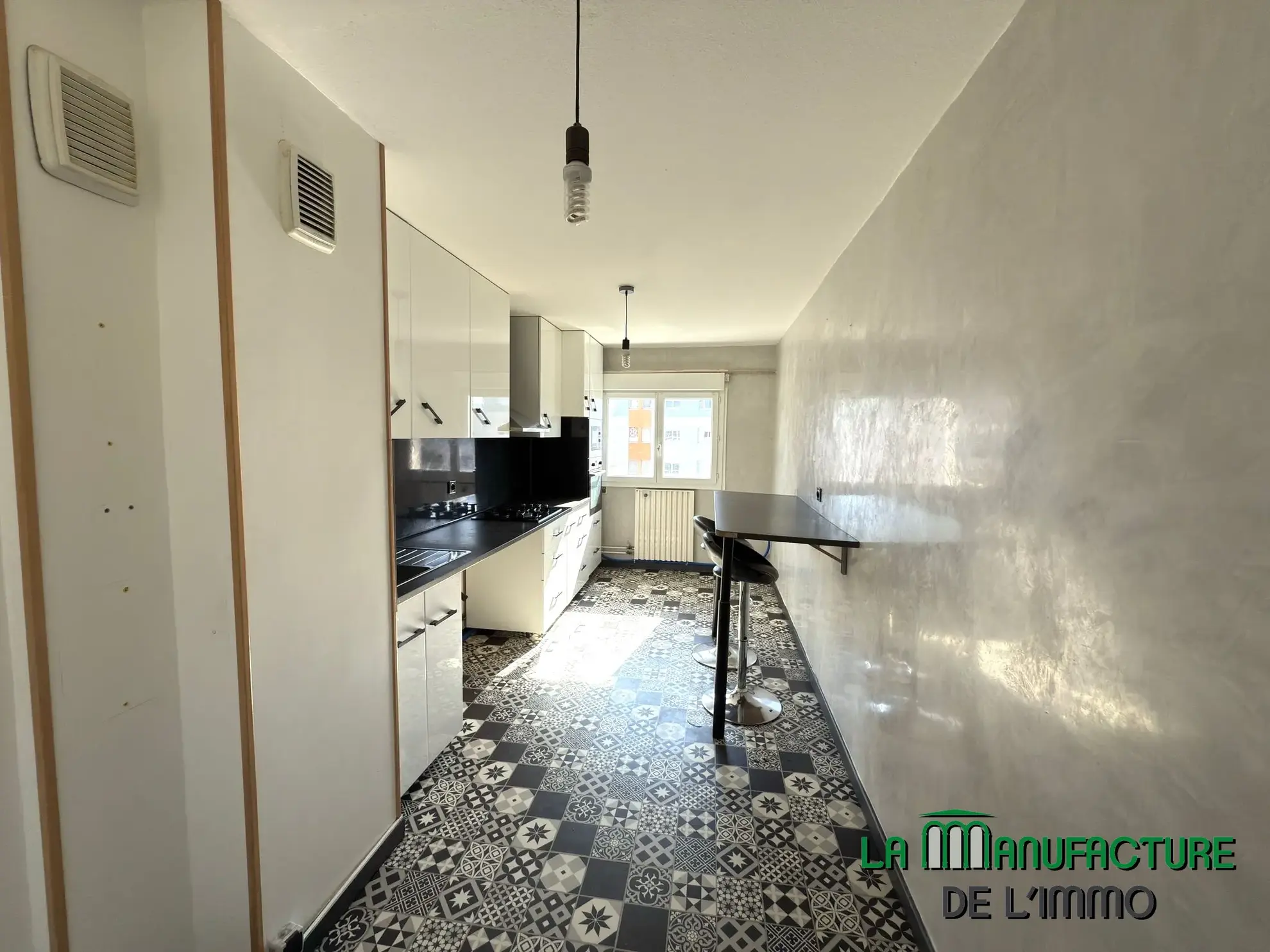 Appartement F4 rénové avec balcon, cave et garage à Montreynaud, Saint-Étienne 