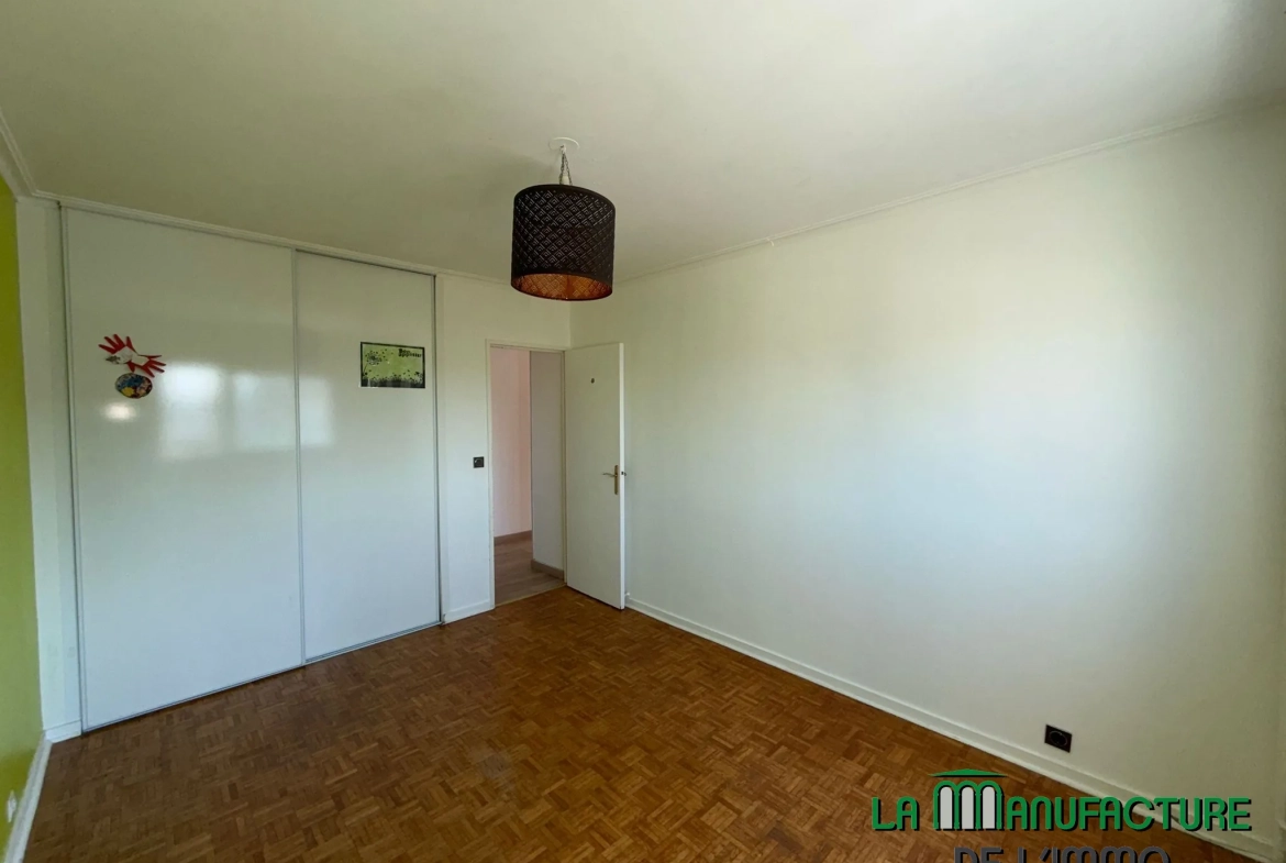 Appartement F4 rénové avec balcon, cave et garage à Montreynaud, Saint-Étienne 