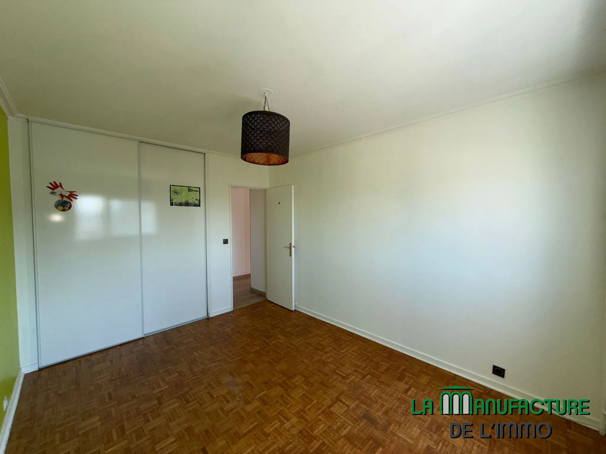 Appartement F4 rénové avec balcon, cave et garage à Montreynaud, Saint-Étienne 