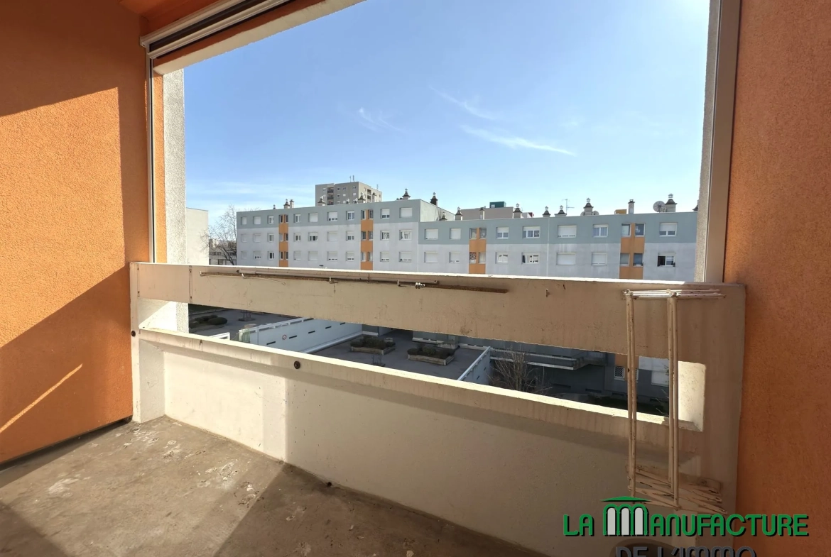 Appartement F4 rénové avec balcon, cave et garage à Montreynaud, Saint-Étienne 