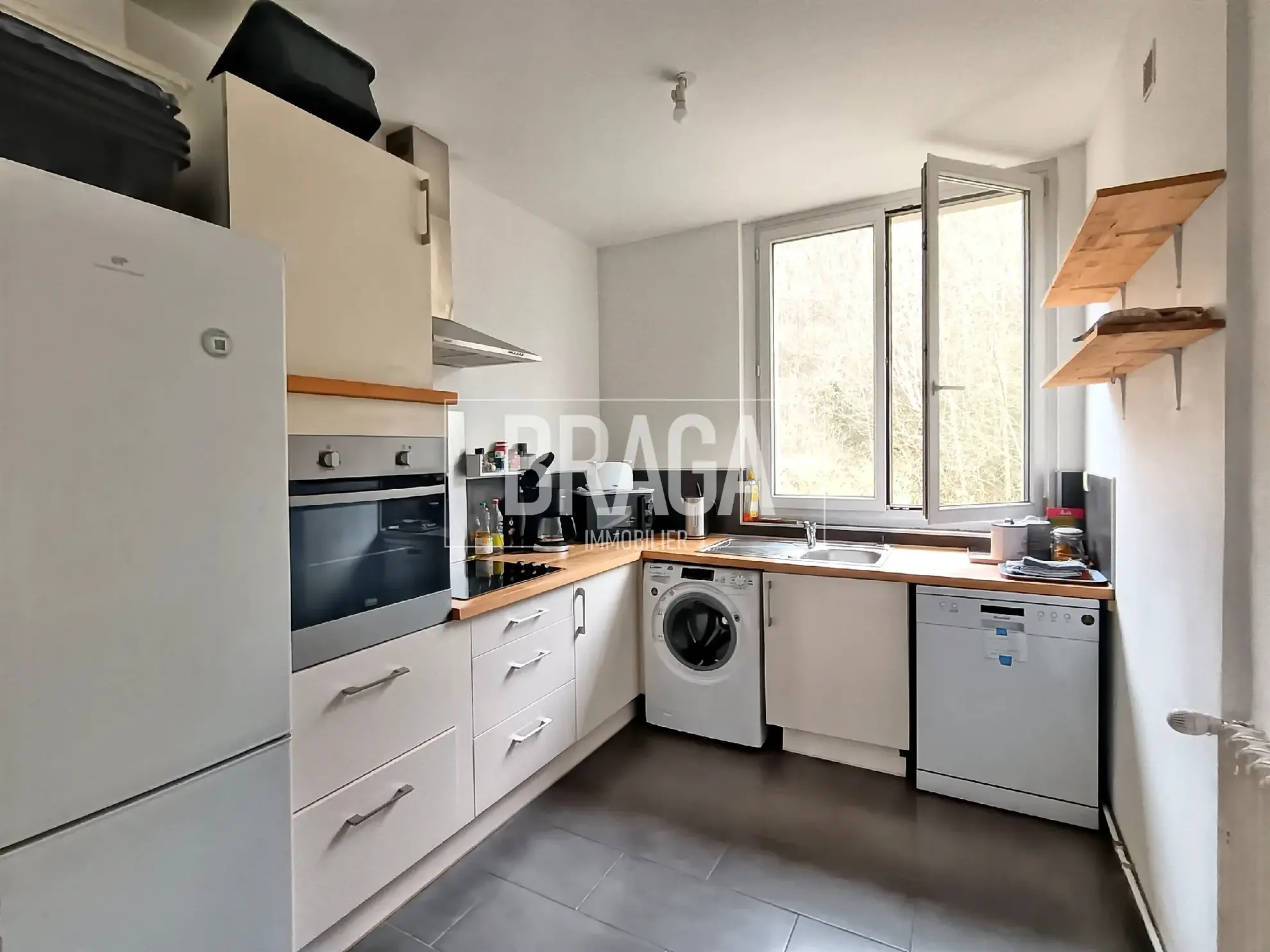 Pavillon T3 avec terrasse, piscine, et parking à Béziers proche du canal du Midi 