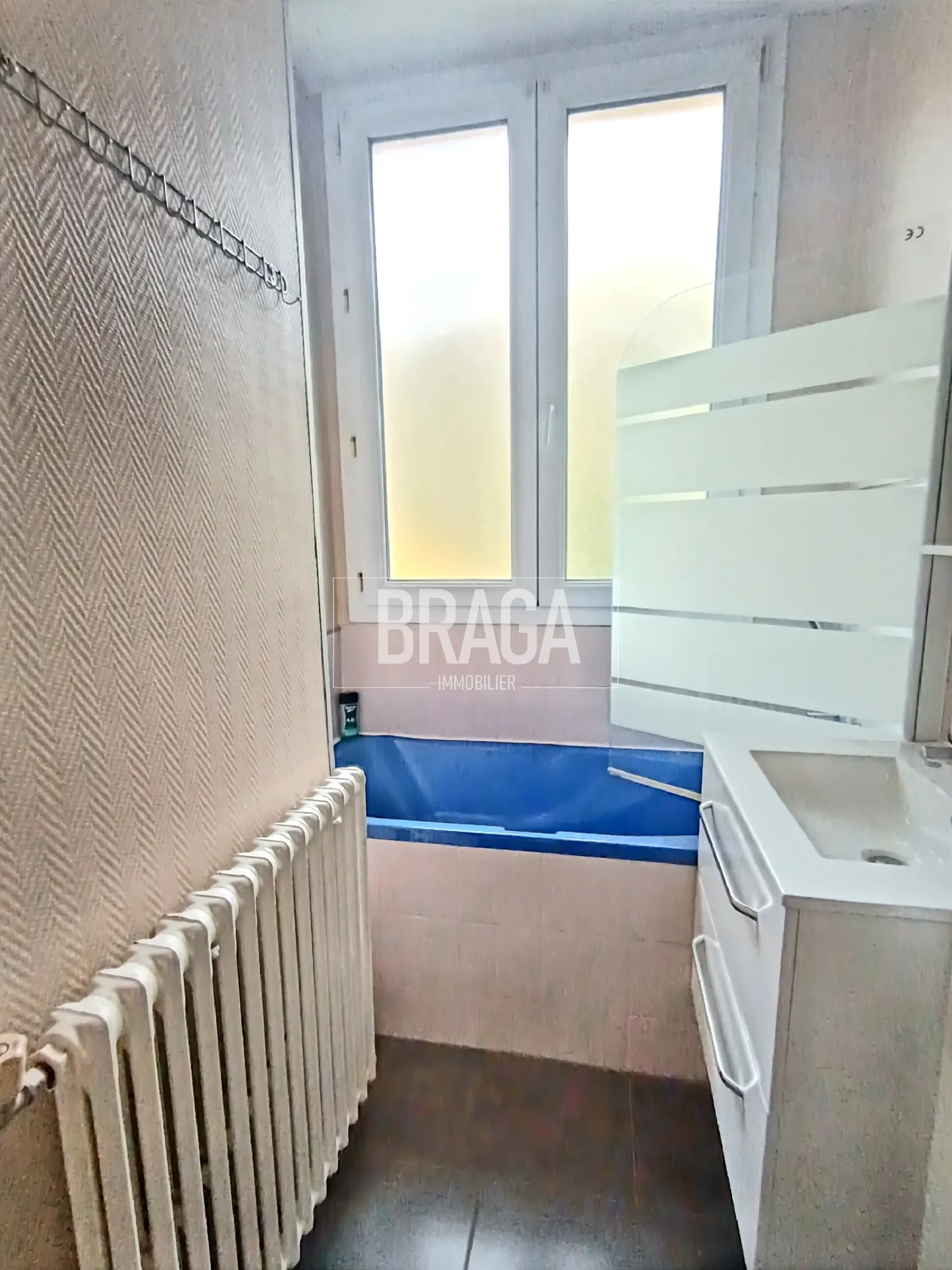 Pavillon T3 avec terrasse, piscine, et parking à Béziers proche du canal du Midi 