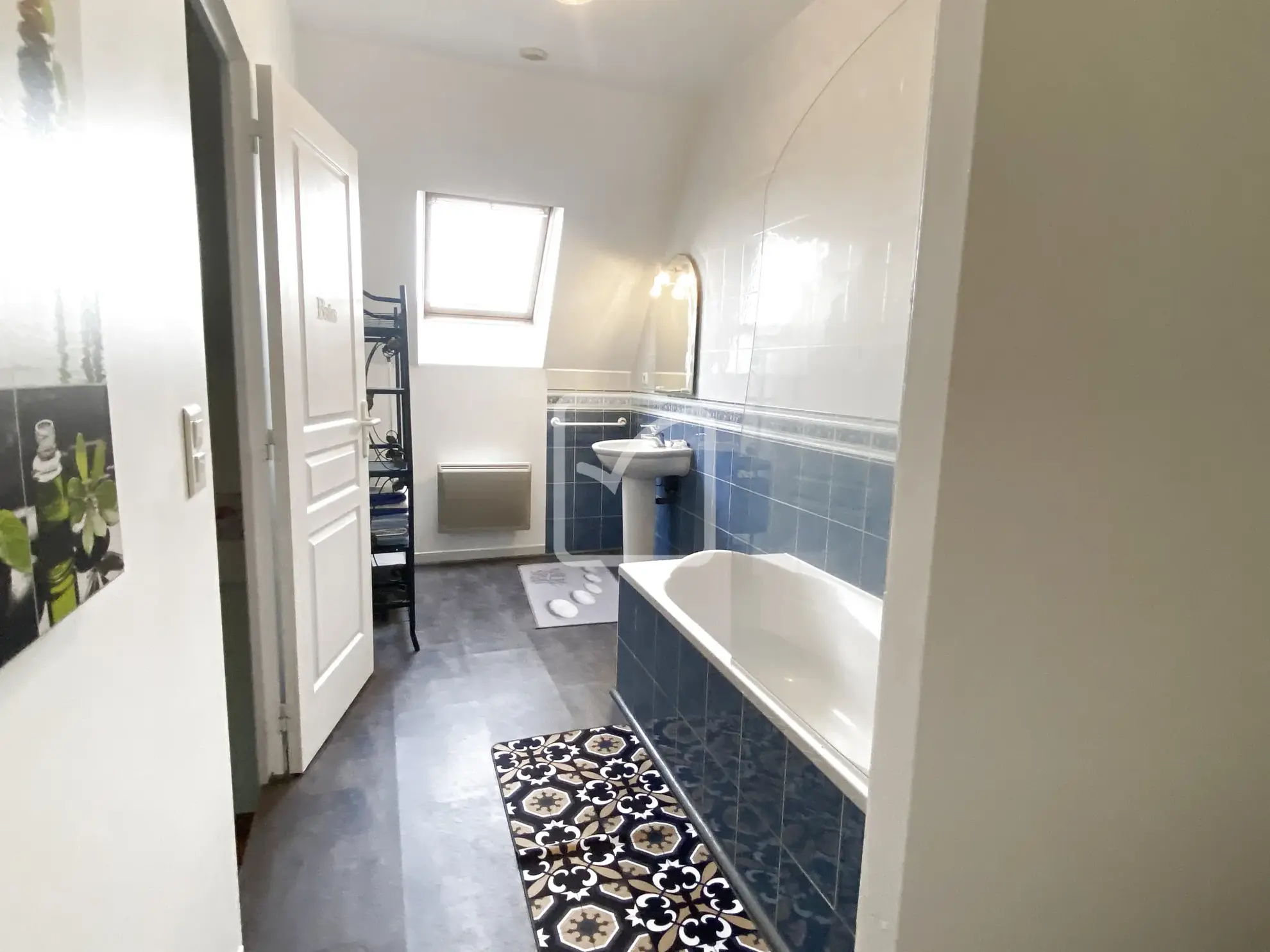 Magnifique ensemble immobilier avec vue imprenable, piscine et chalet à Liourdres 