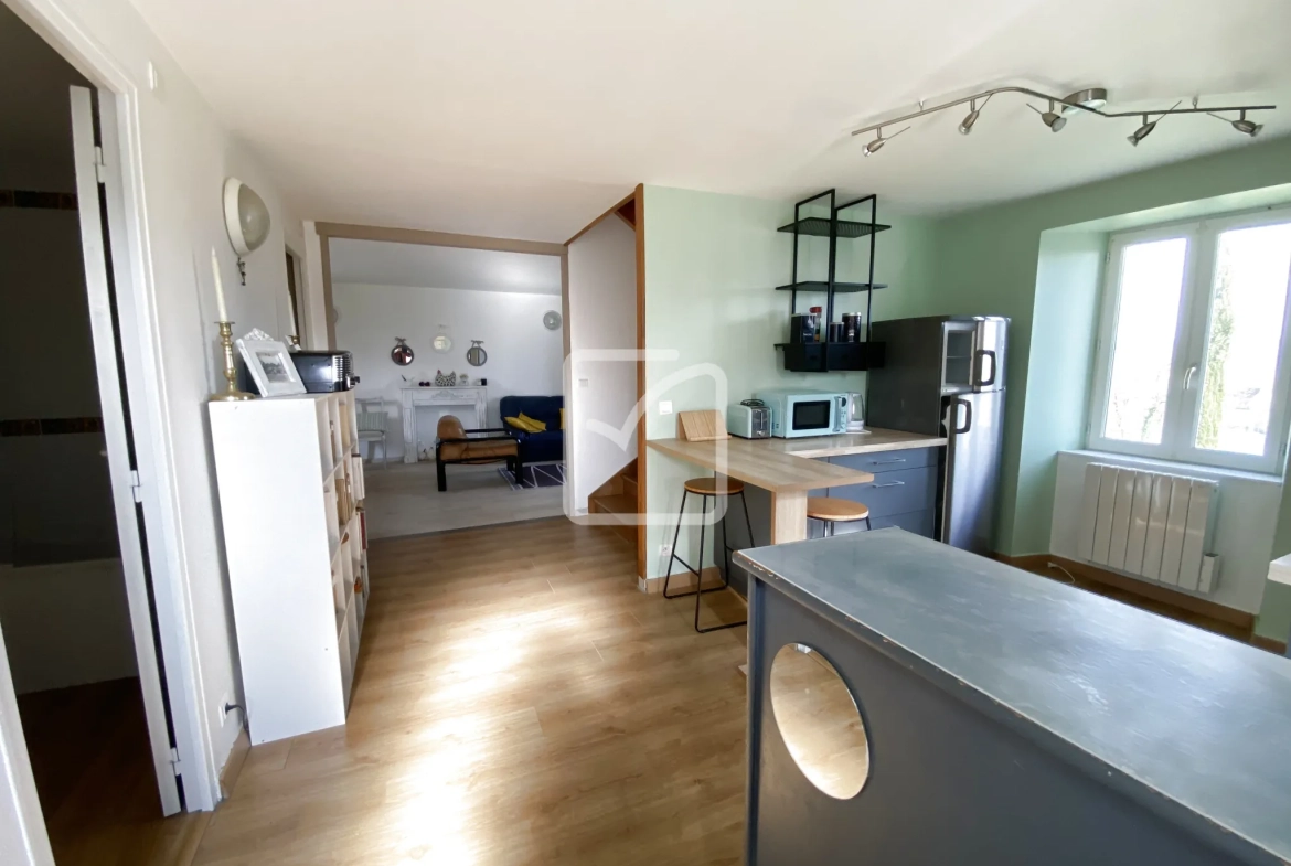 Magnifique ensemble immobilier avec vue imprenable, piscine et chalet à Liourdres 