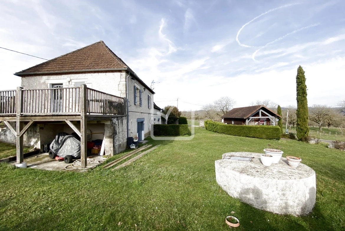 Magnifique ensemble immobilier avec vue imprenable, piscine et chalet à Liourdres 