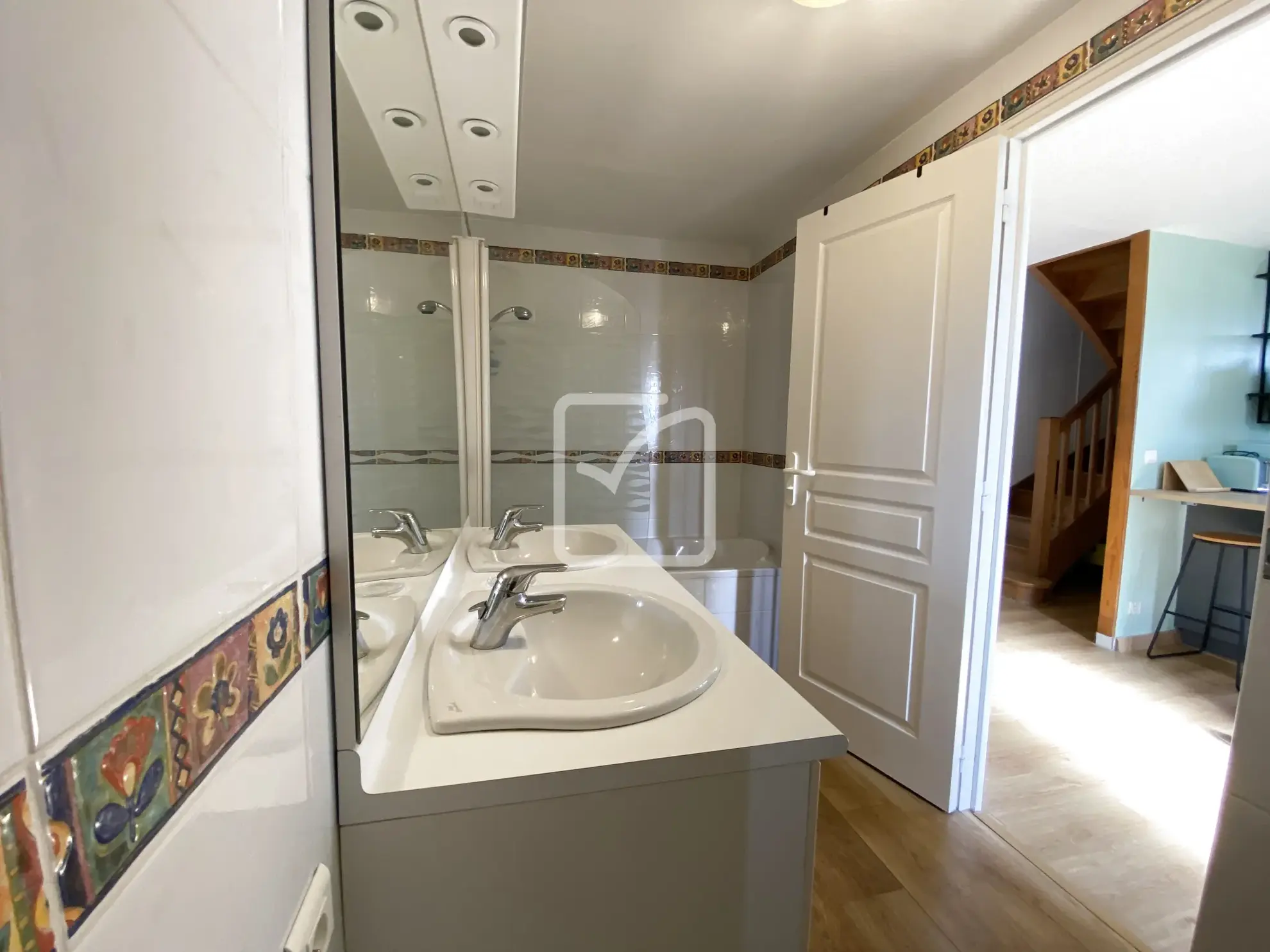 Magnifique ensemble immobilier avec vue imprenable, piscine et chalet à Liourdres 