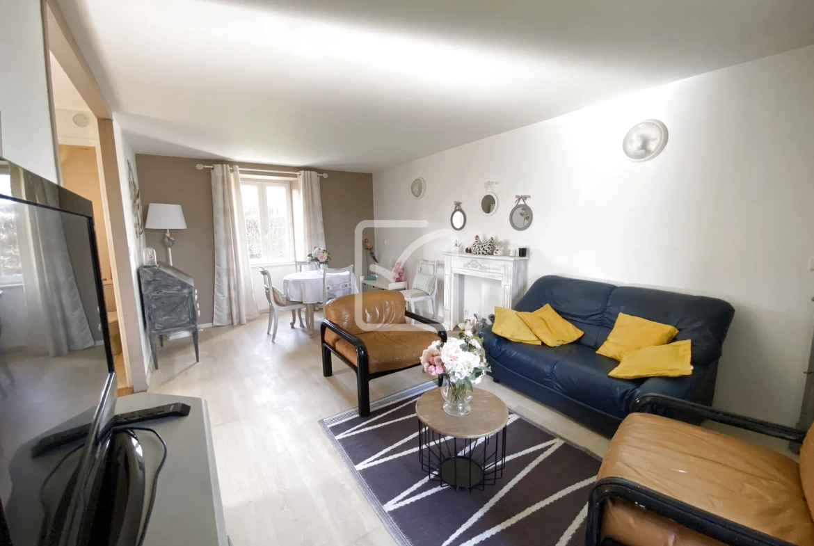 Magnifique ensemble immobilier avec vue imprenable, piscine et chalet à Liourdres 