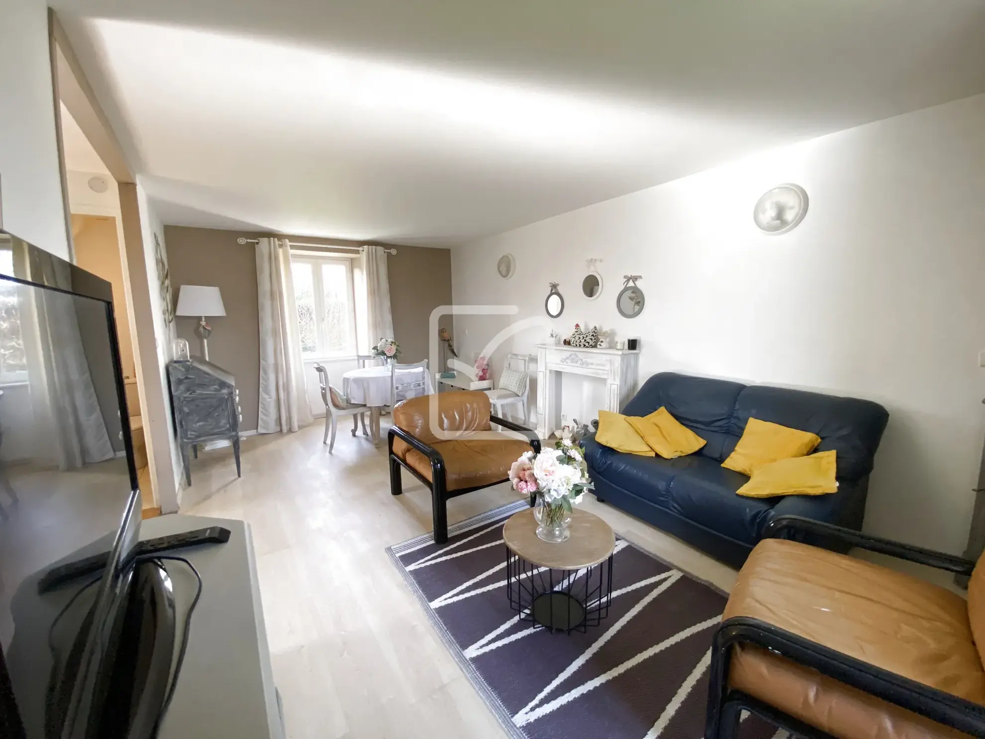 Magnifique ensemble immobilier avec vue imprenable, piscine et chalet à Liourdres 