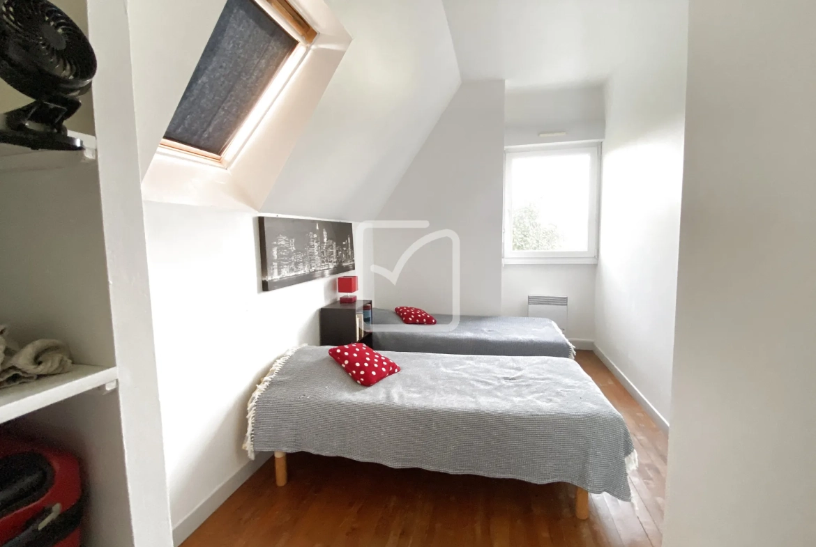 Magnifique ensemble immobilier avec vue imprenable, piscine et chalet à Liourdres 