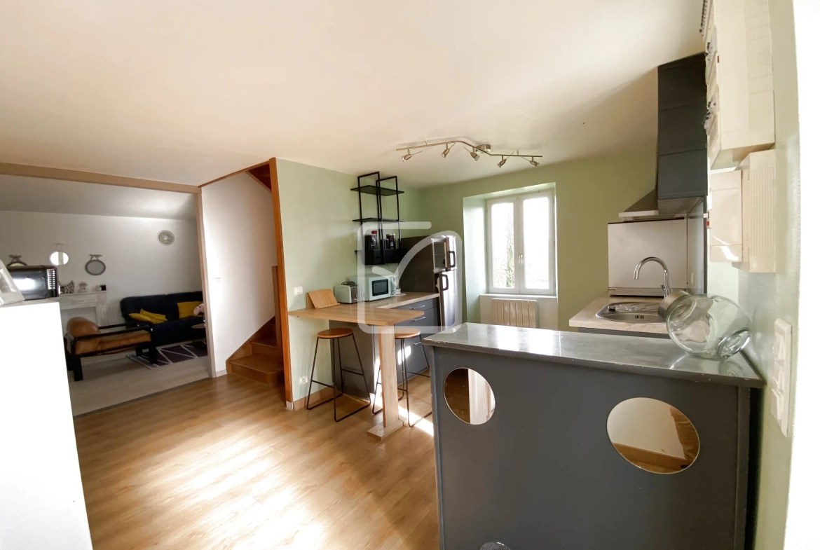 Magnifique ensemble immobilier avec vue imprenable, piscine et chalet à Liourdres 