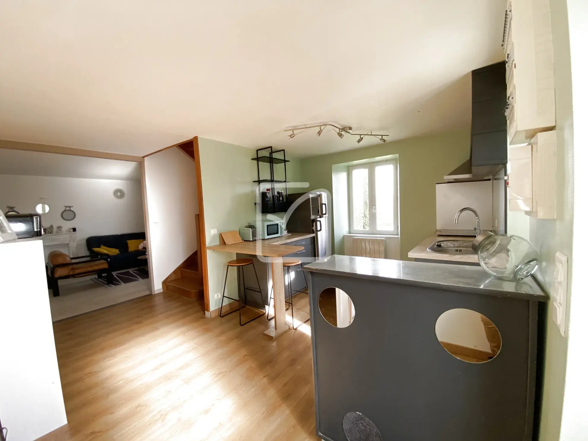 Magnifique ensemble immobilier avec vue imprenable, piscine et chalet à Liourdres 