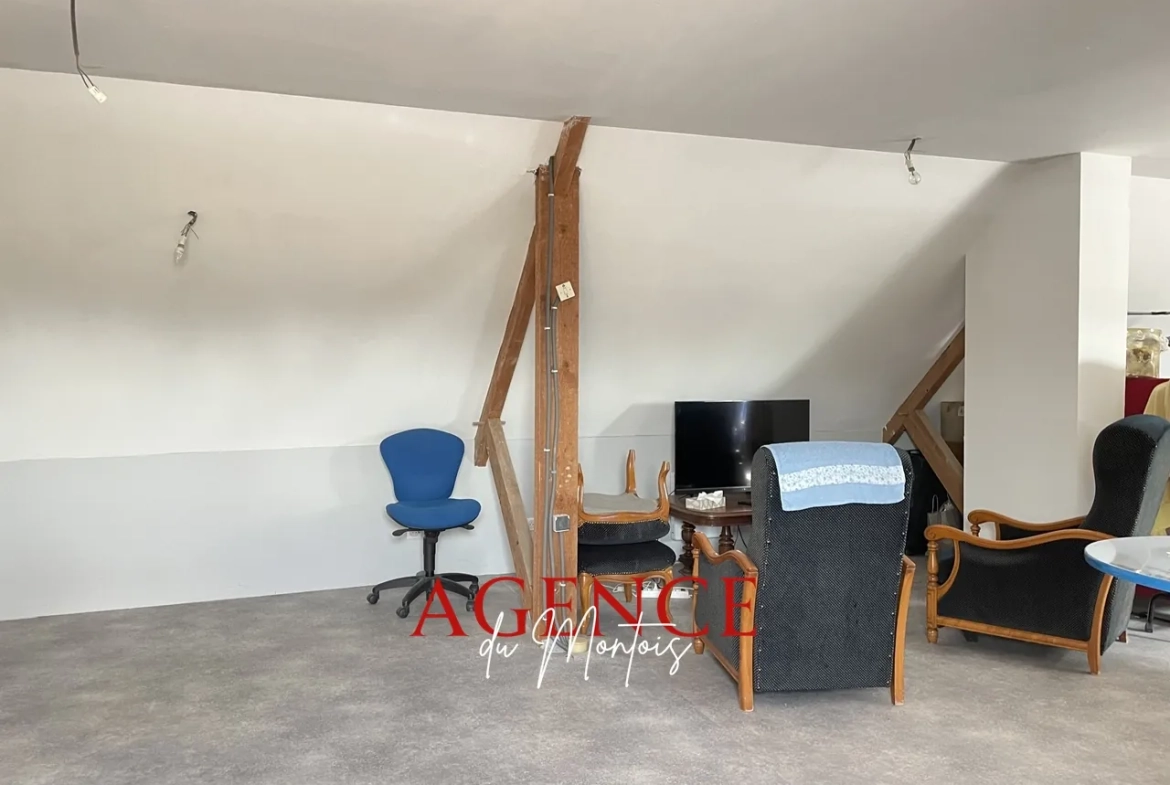 Maison à vendre entre Montereau-sur-Yonne et Bray-sur-Seine, 3 chambres, jardin clos, garage, 1977 