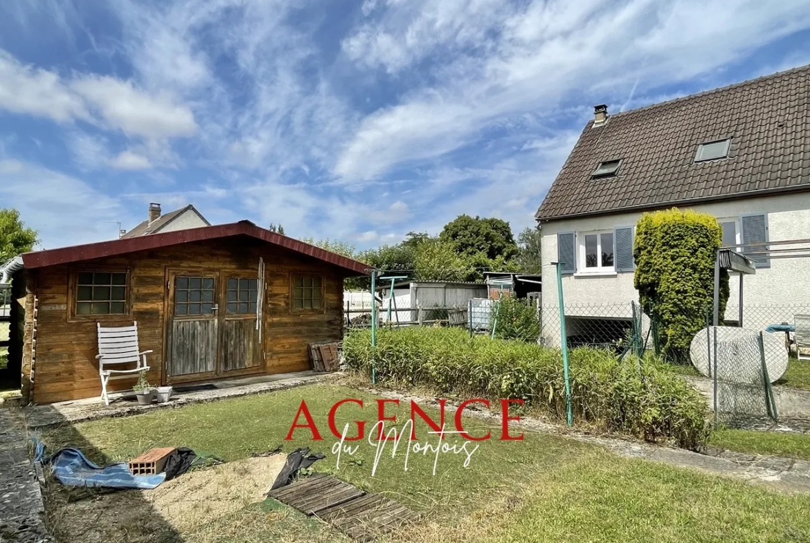 Maison à vendre entre Montereau-sur-Yonne et Bray-sur-Seine, 3 chambres, jardin clos, garage, 1977 