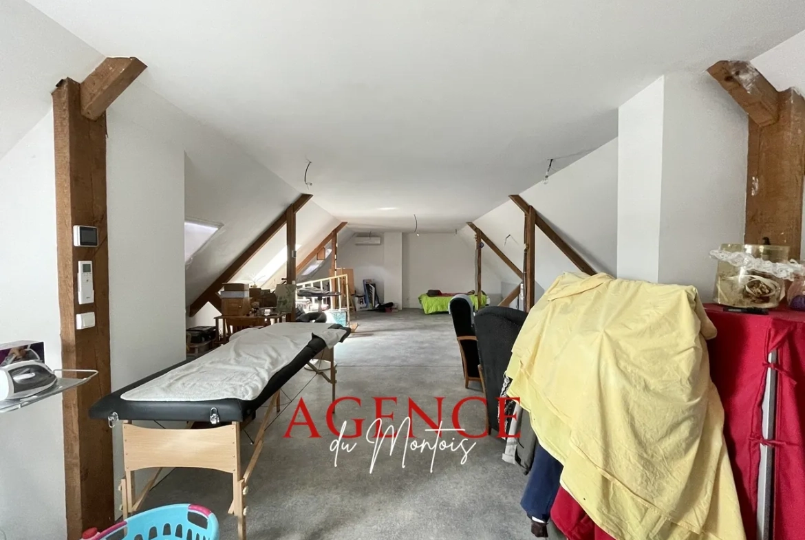 Maison à vendre entre Montereau-sur-Yonne et Bray-sur-Seine, 3 chambres, jardin clos, garage, 1977 