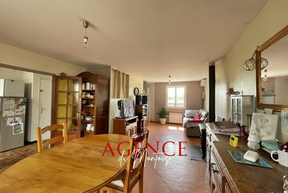 Maison à vendre entre Montereau-sur-Yonne et Bray-sur-Seine, 3 chambres, jardin clos, garage, 1977 