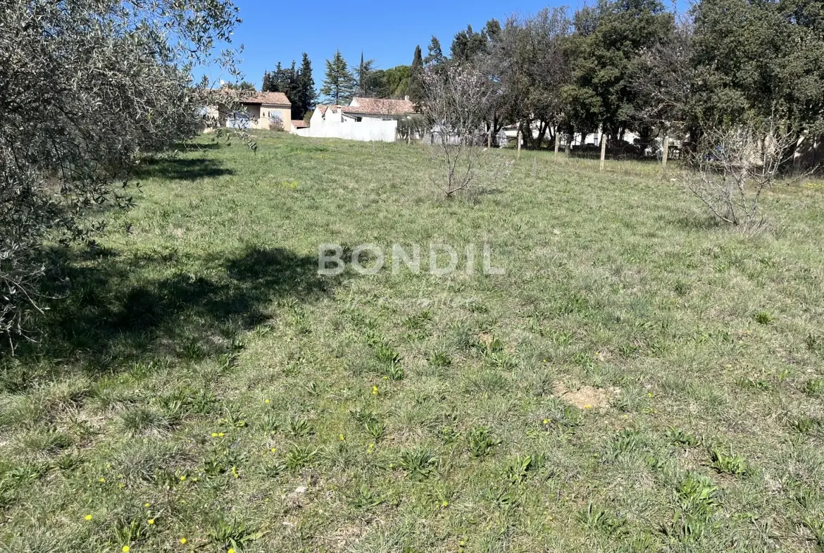 Terrain constructible à Pertuis de 358 m², idéal pour votre projet immobilier 