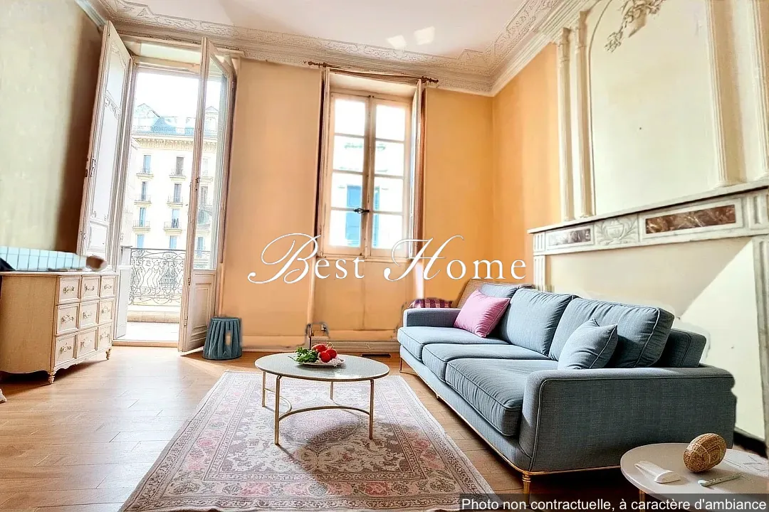 Appartement de 68 m² avec balcon et cave à Nîmes, idéalement situé dans l'écusson 