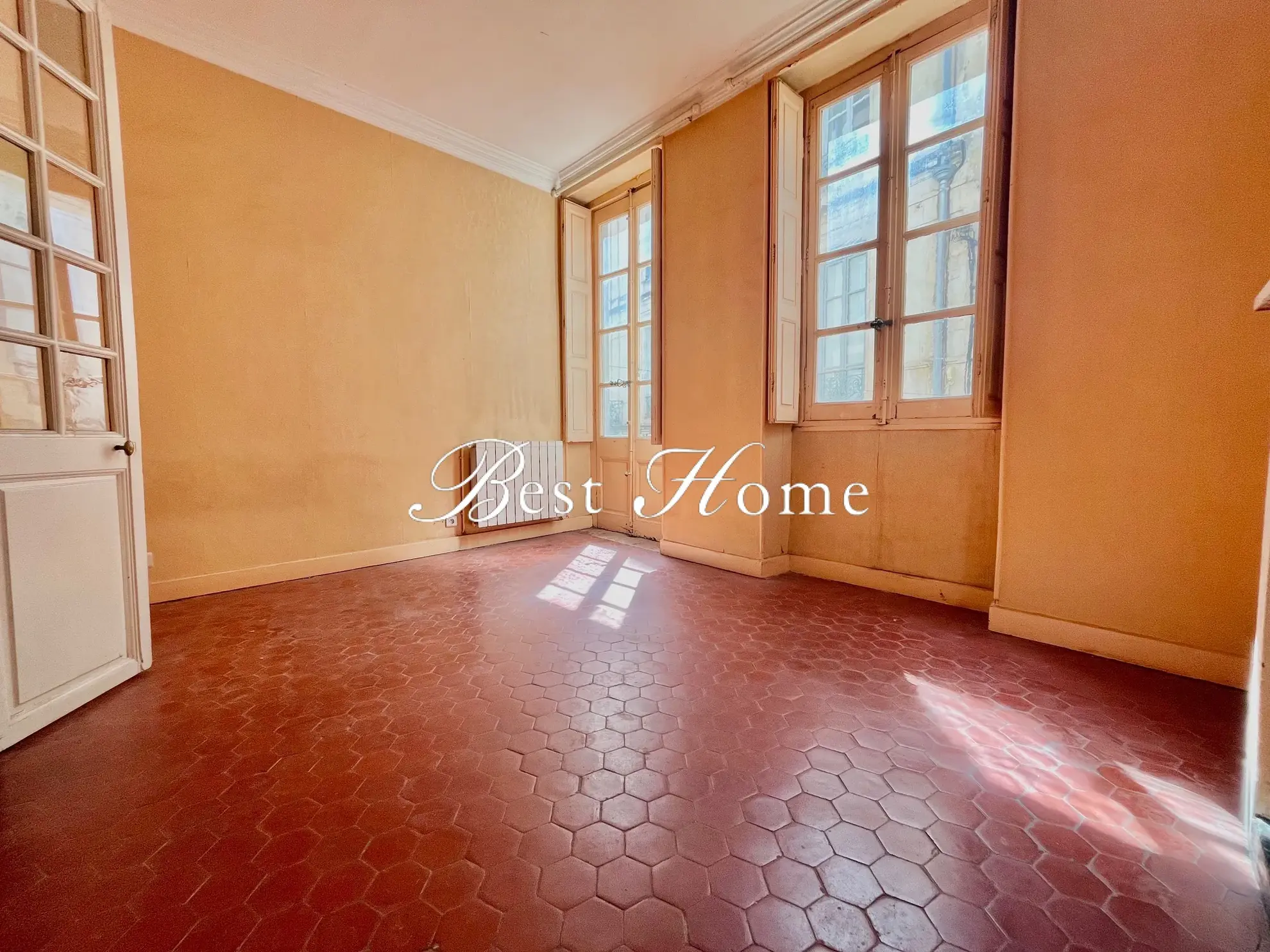 Appartement de 68 m² avec balcon et cave à Nîmes, idéalement situé dans l'écusson 