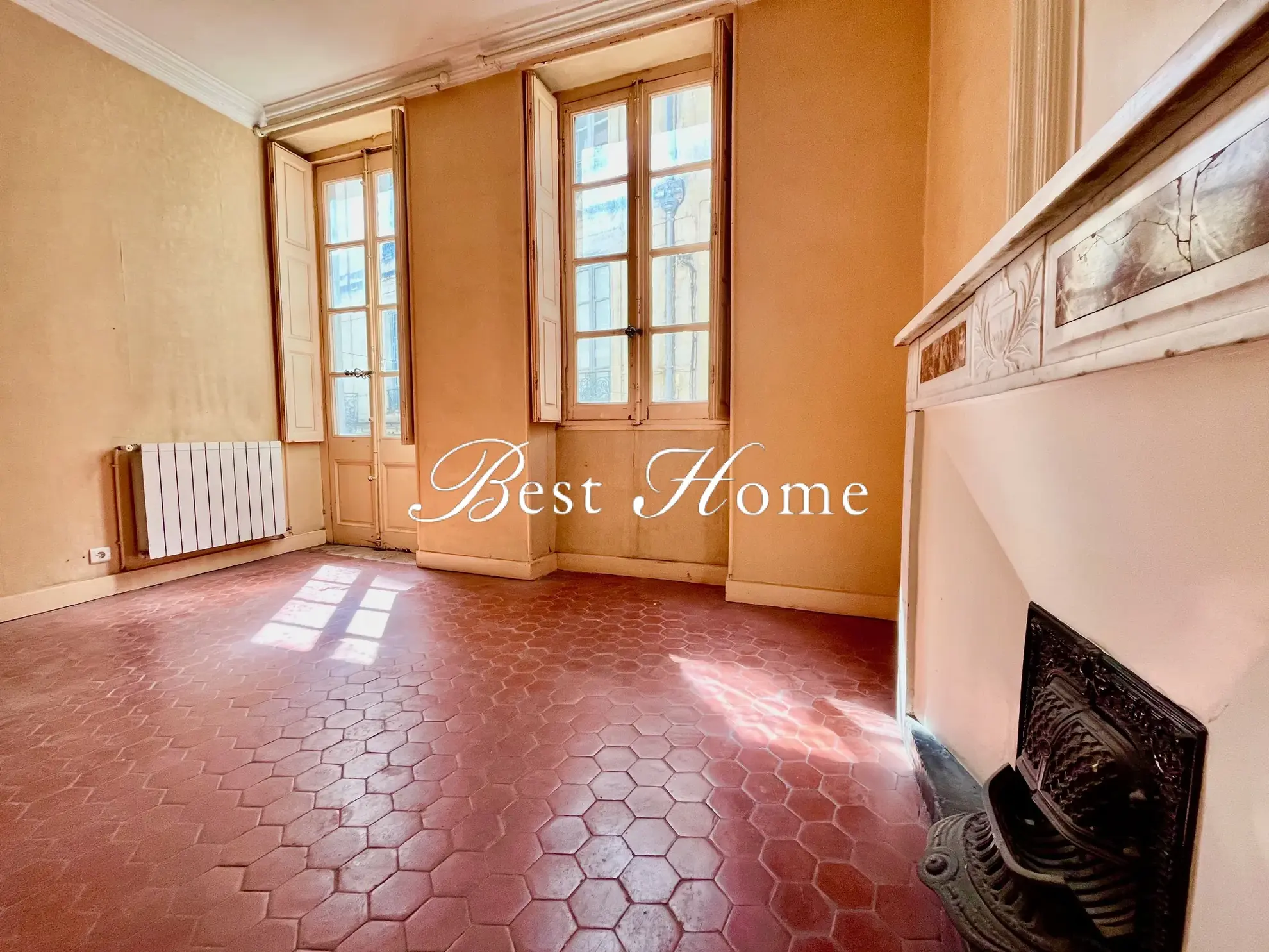 Appartement de 68 m² avec balcon et cave à Nîmes, idéalement situé dans l'écusson 