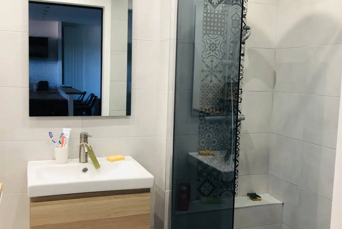 Appartement T2 rénové à Mar Vivo proche plage et amenities à La Seyne-sur-Mer 