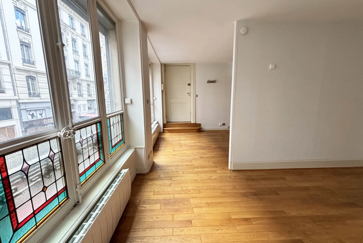 Charmant appartement de 41 m² à Lyon, quartier Sathonay, avec vitraux et parquet d'origine 