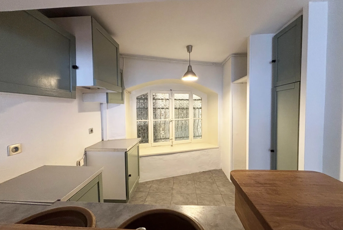 Charmant appartement de 41 m² à Lyon, quartier Sathonay, avec vitraux et parquet d'origine 