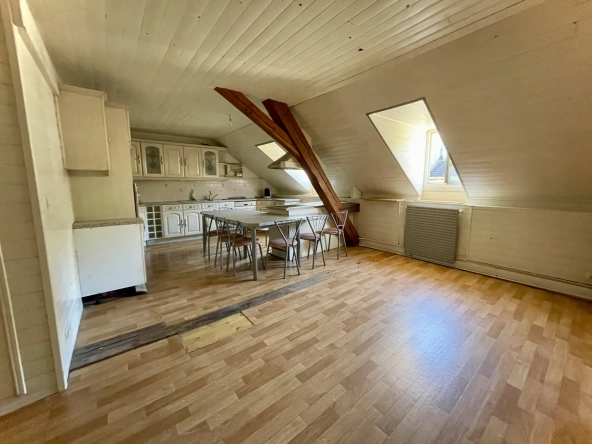 Charmant appartement de 110m² à rénover au centre d’Evian-les-Bains avec 6 chambres