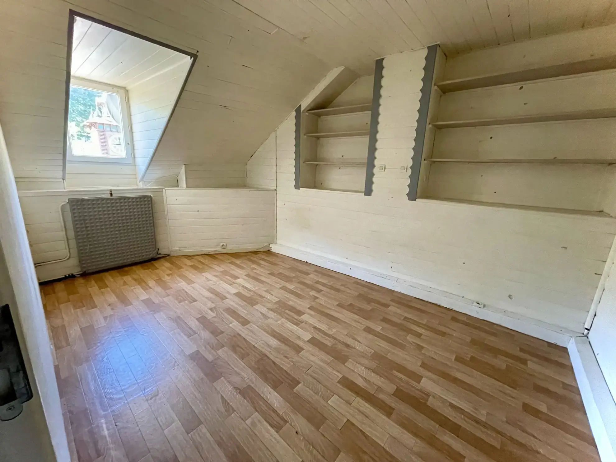Charmant appartement de 110m² à rénover au centre d’Evian-les-Bains avec 6 chambres 