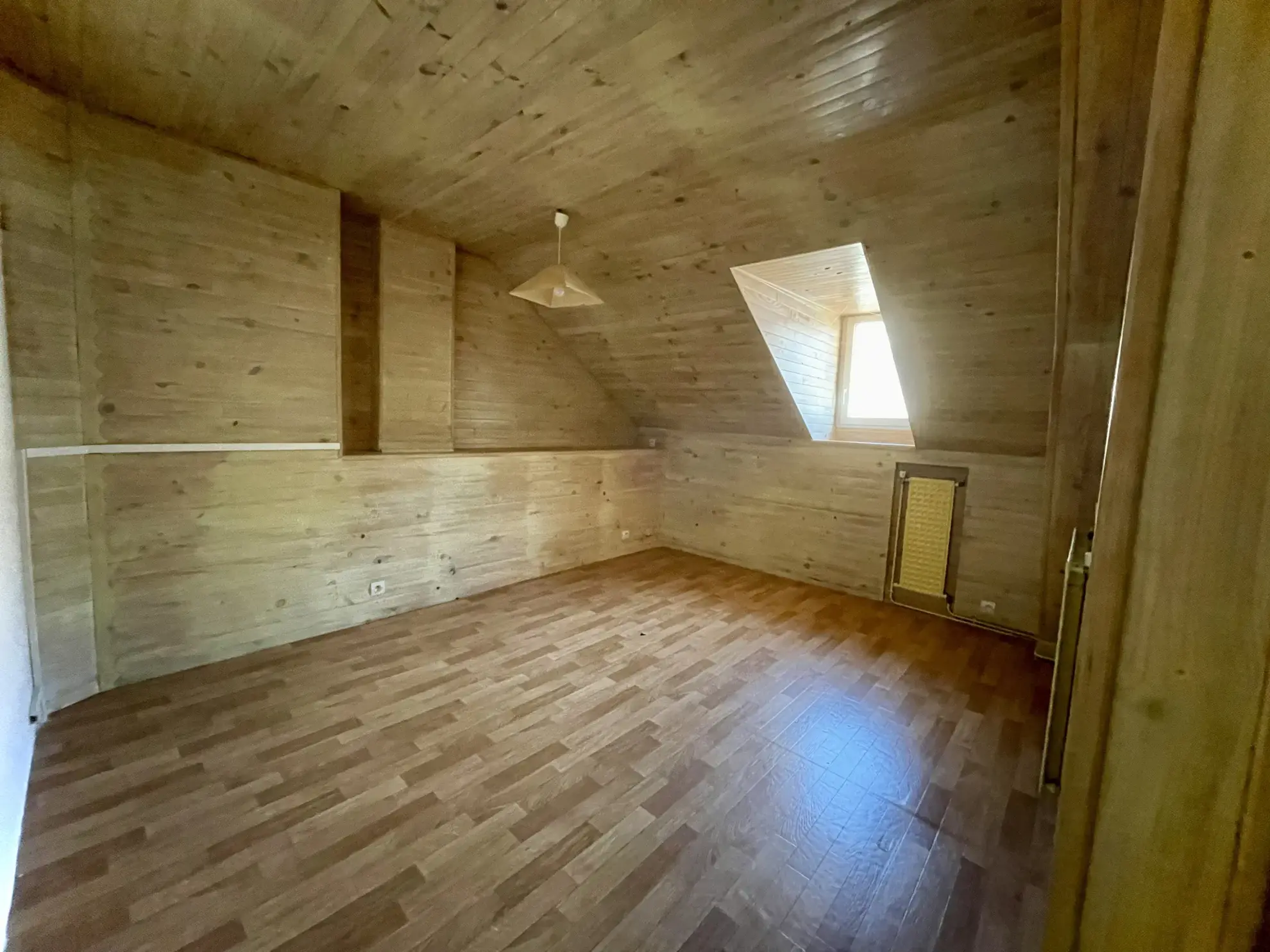 Charmant appartement de 110m² à rénover au centre d’Evian-les-Bains avec 6 chambres 