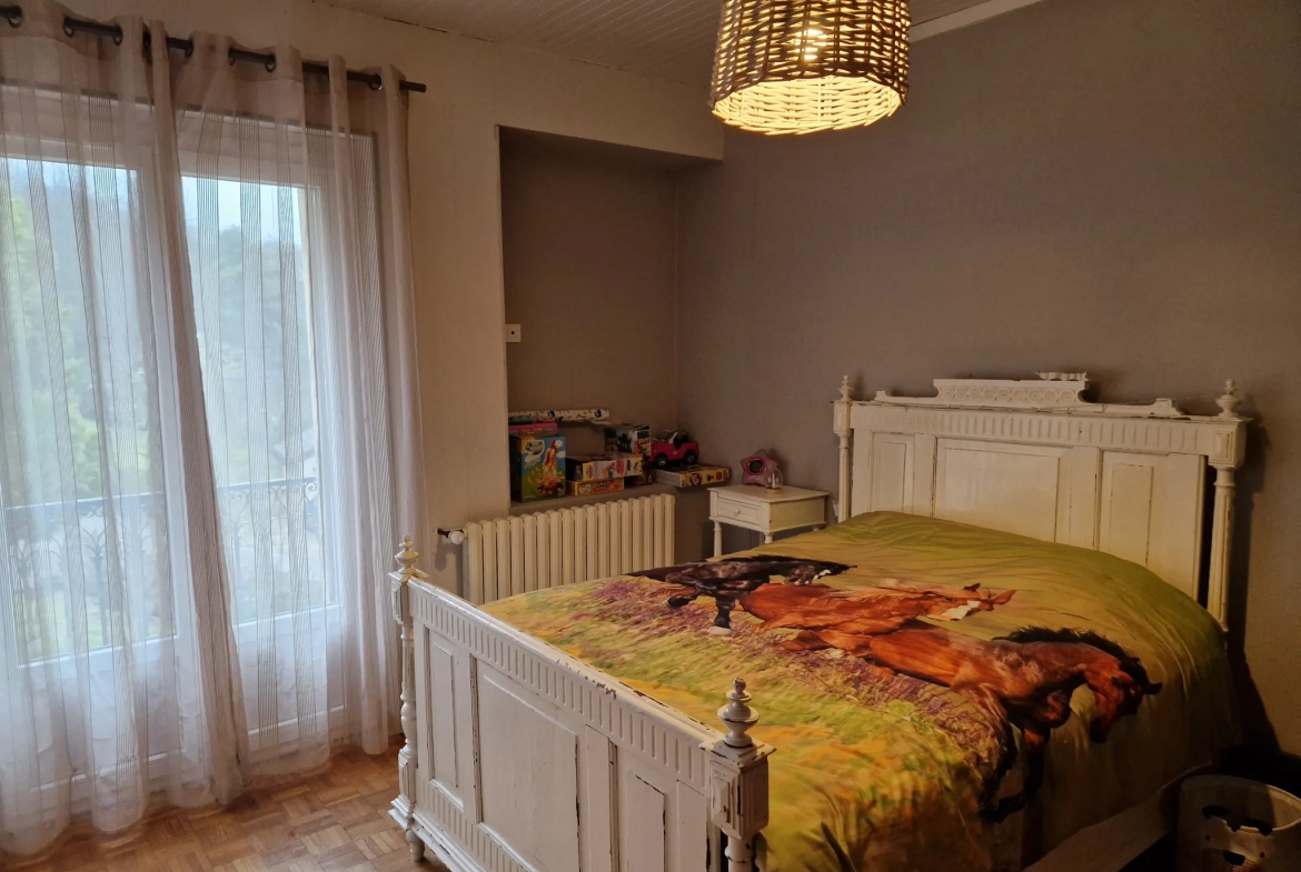 Belle maison de 193 m² avec terrain de 13426 m² proche d'Épinac 