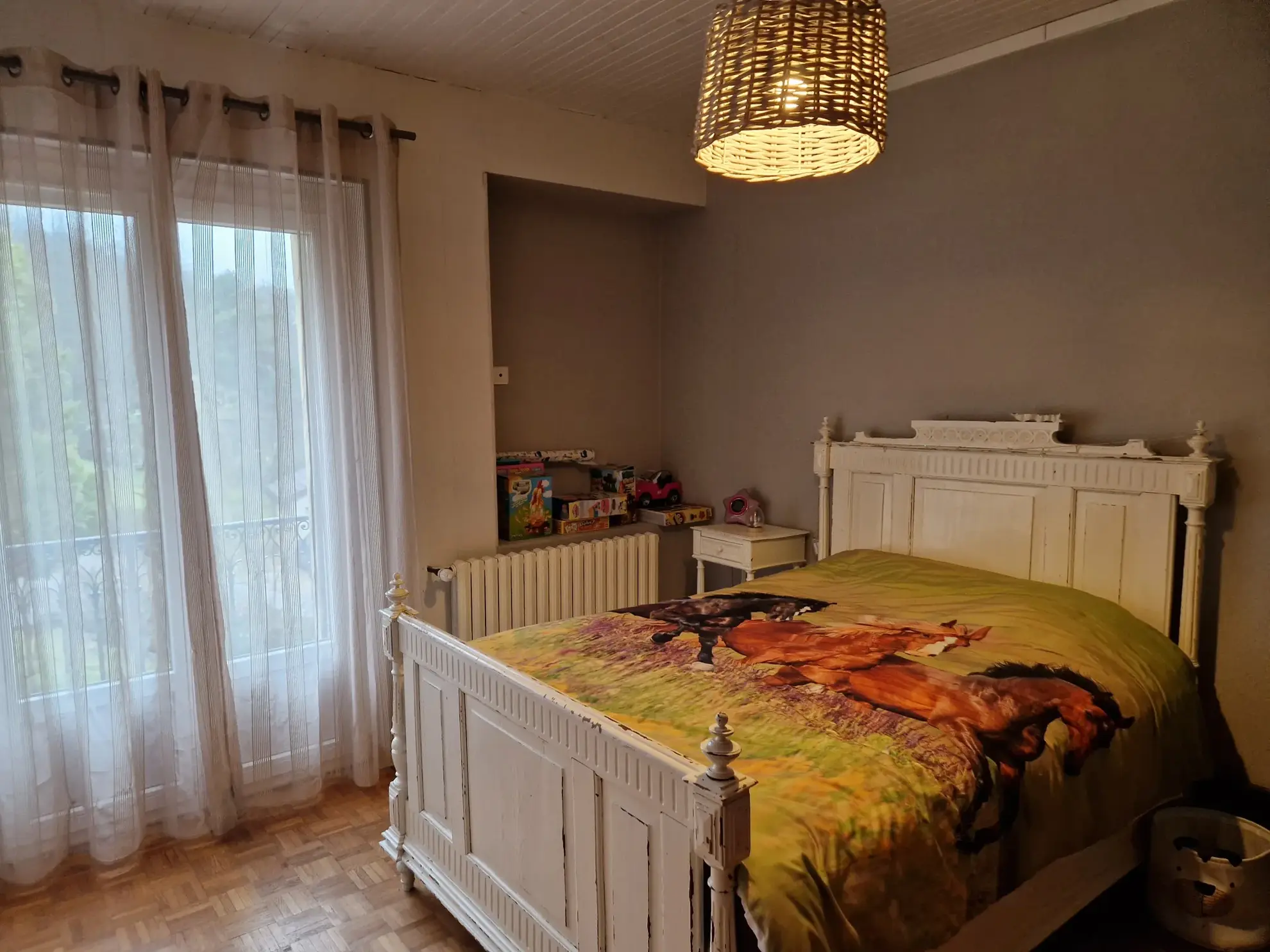 Belle maison de 193 m² avec terrain de 13426 m² proche d'Épinac 