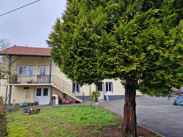 Belle maison de 193 m² avec terrain de 13426 m² proche d'Épinac