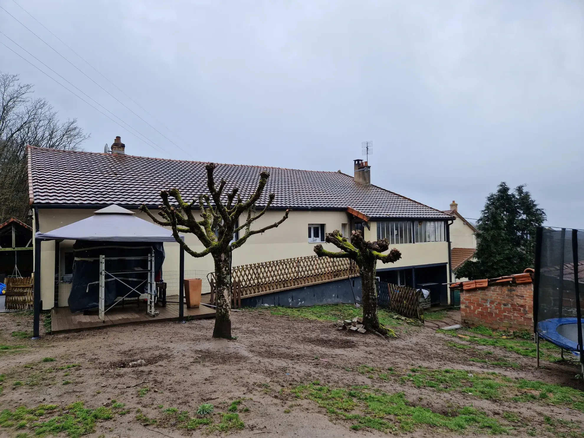 Belle maison de 193 m² avec terrain de 13426 m² proche d'Épinac 