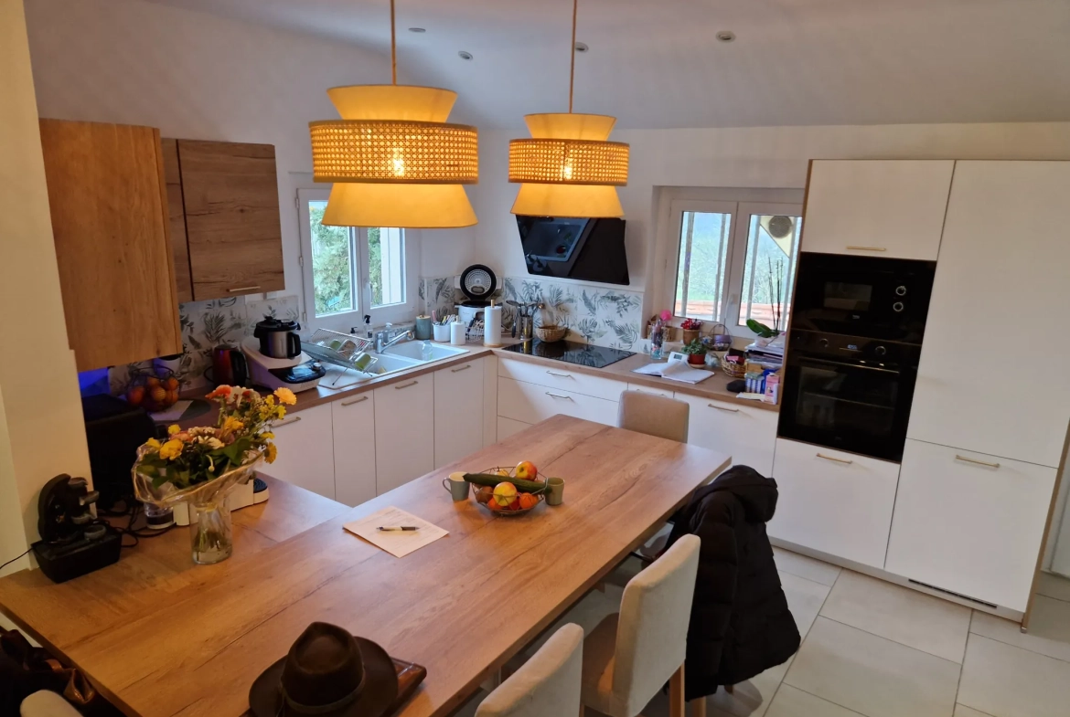 Belle maison de 193 m² avec terrain de 13426 m² proche d'Épinac 