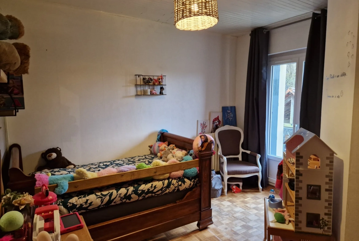 Belle maison de 193 m² avec terrain de 13426 m² proche d'Épinac 