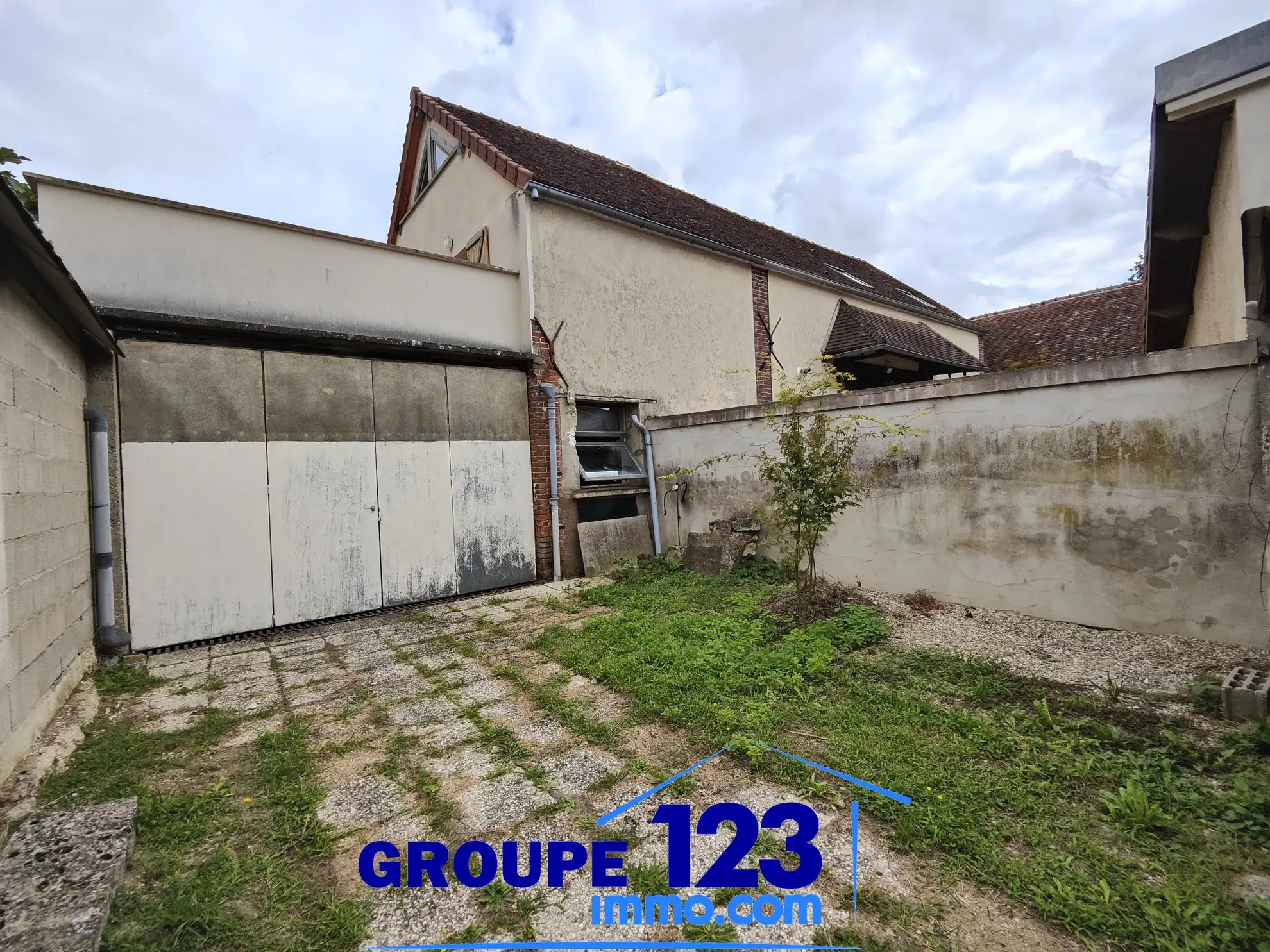 Maison avec dépendance à vendre à Ormoy en Yonne, 85m² avec garage et toit-terrasse 