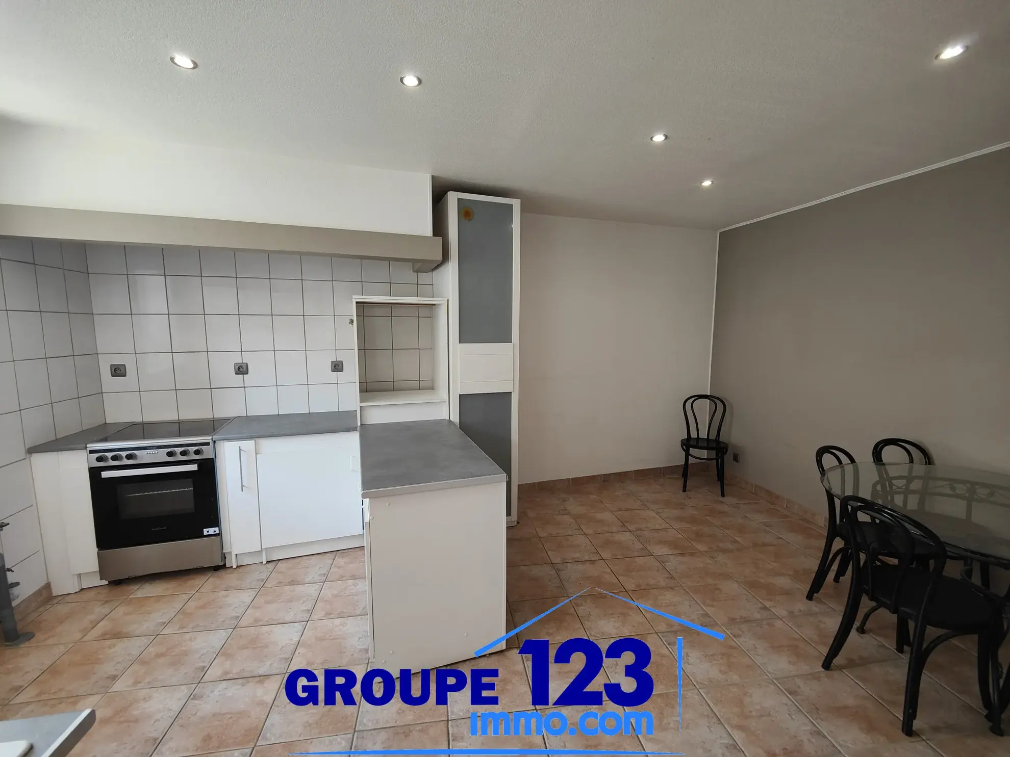 Maison avec dépendance à vendre à Ormoy en Yonne, 85m² avec garage et toit-terrasse 