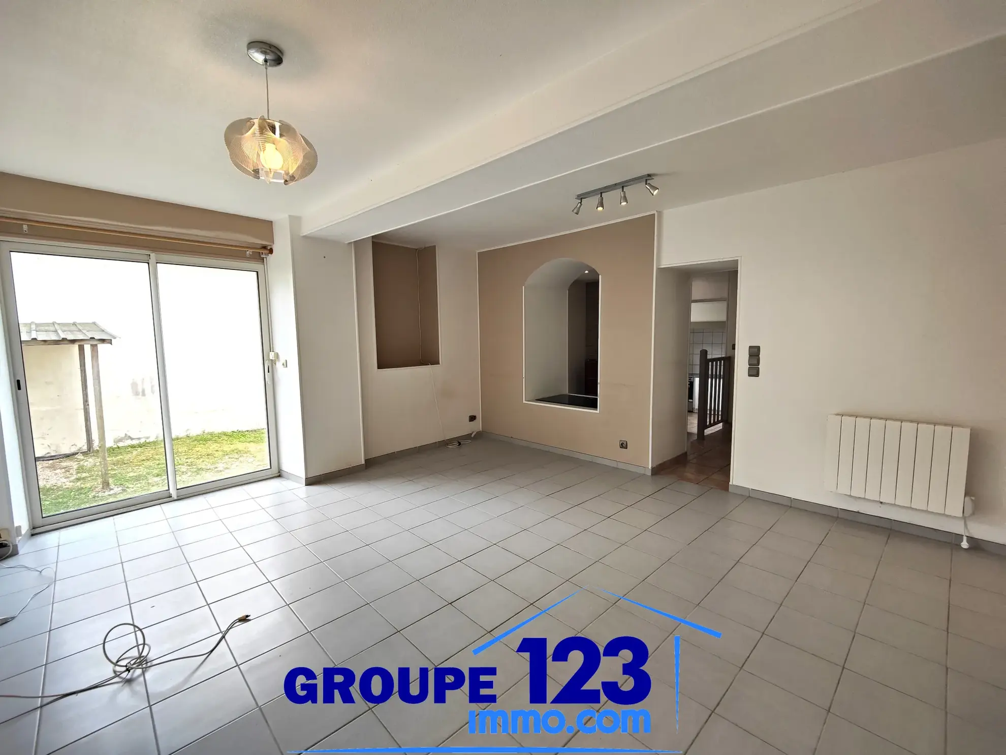 Maison avec dépendance à vendre à Ormoy en Yonne, 85m² avec garage et toit-terrasse 