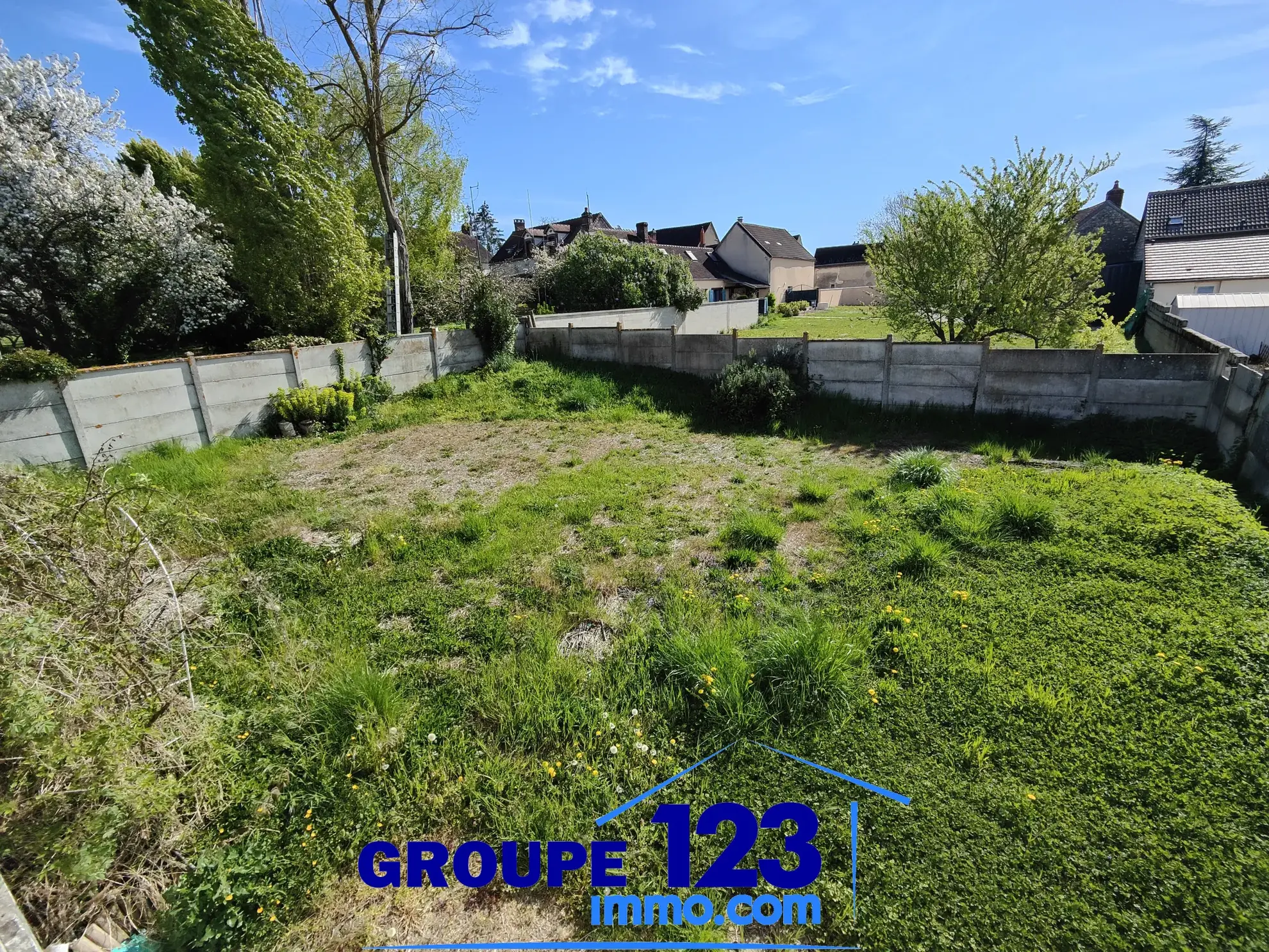 Maison avec dépendance à vendre à Ormoy en Yonne, 85m² avec garage et toit-terrasse 