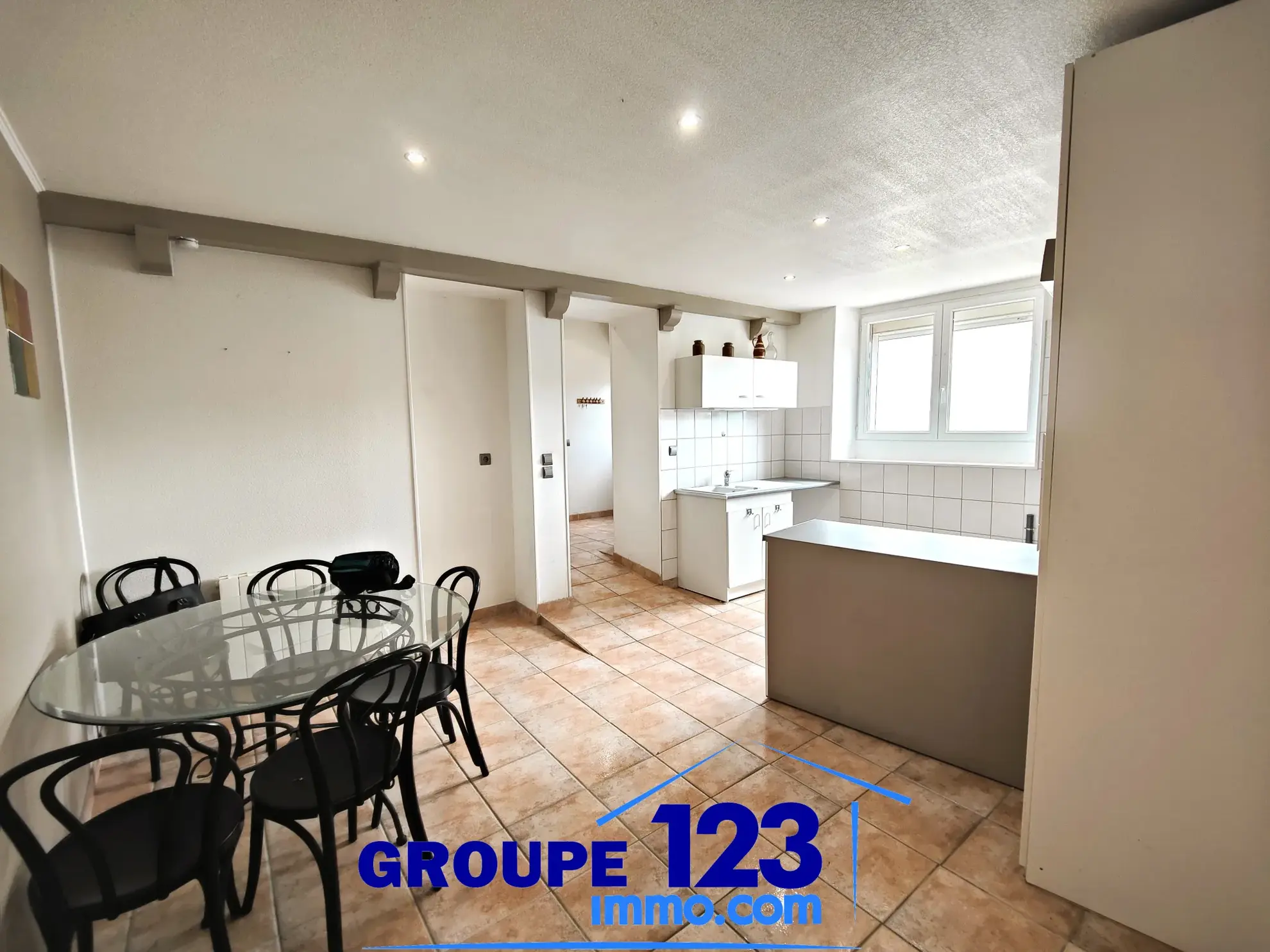 Maison avec dépendance à vendre à Ormoy en Yonne, 85m² avec garage et toit-terrasse 