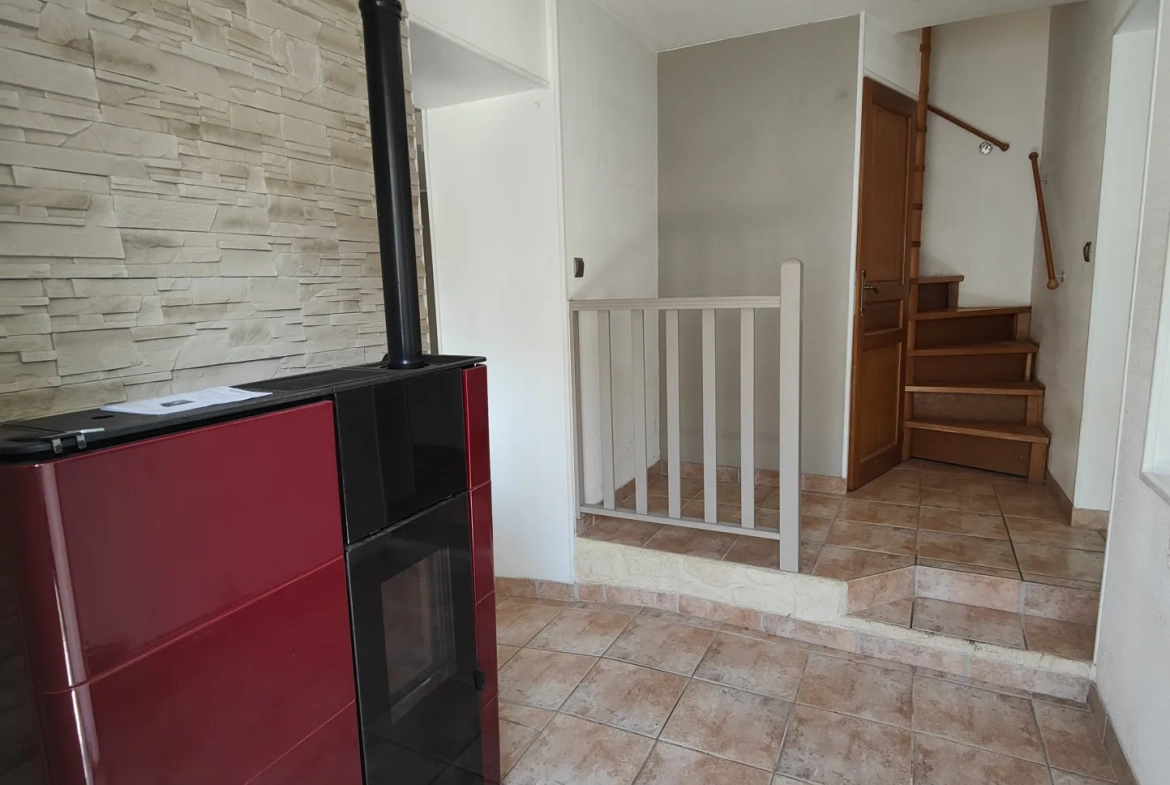 Maison avec dépendance à vendre à Ormoy en Yonne, 85m² avec garage et toit-terrasse 