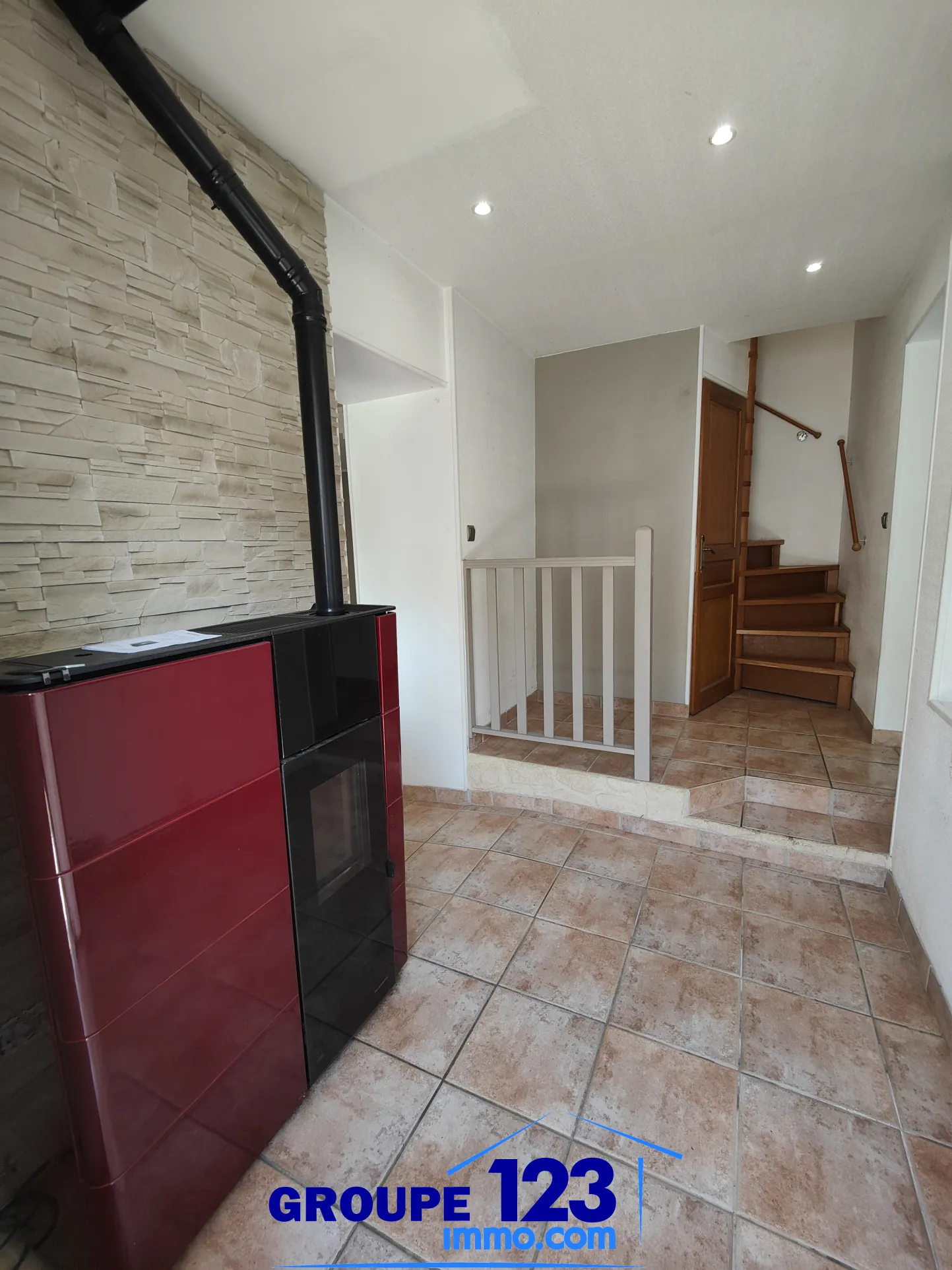 Maison avec dépendance à vendre à Ormoy en Yonne, 85m² avec garage et toit-terrasse 