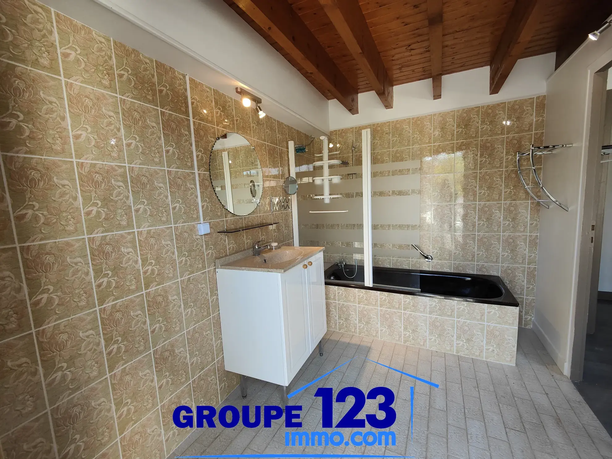 Maison avec dépendance à vendre à Ormoy en Yonne, 85m² avec garage et toit-terrasse 