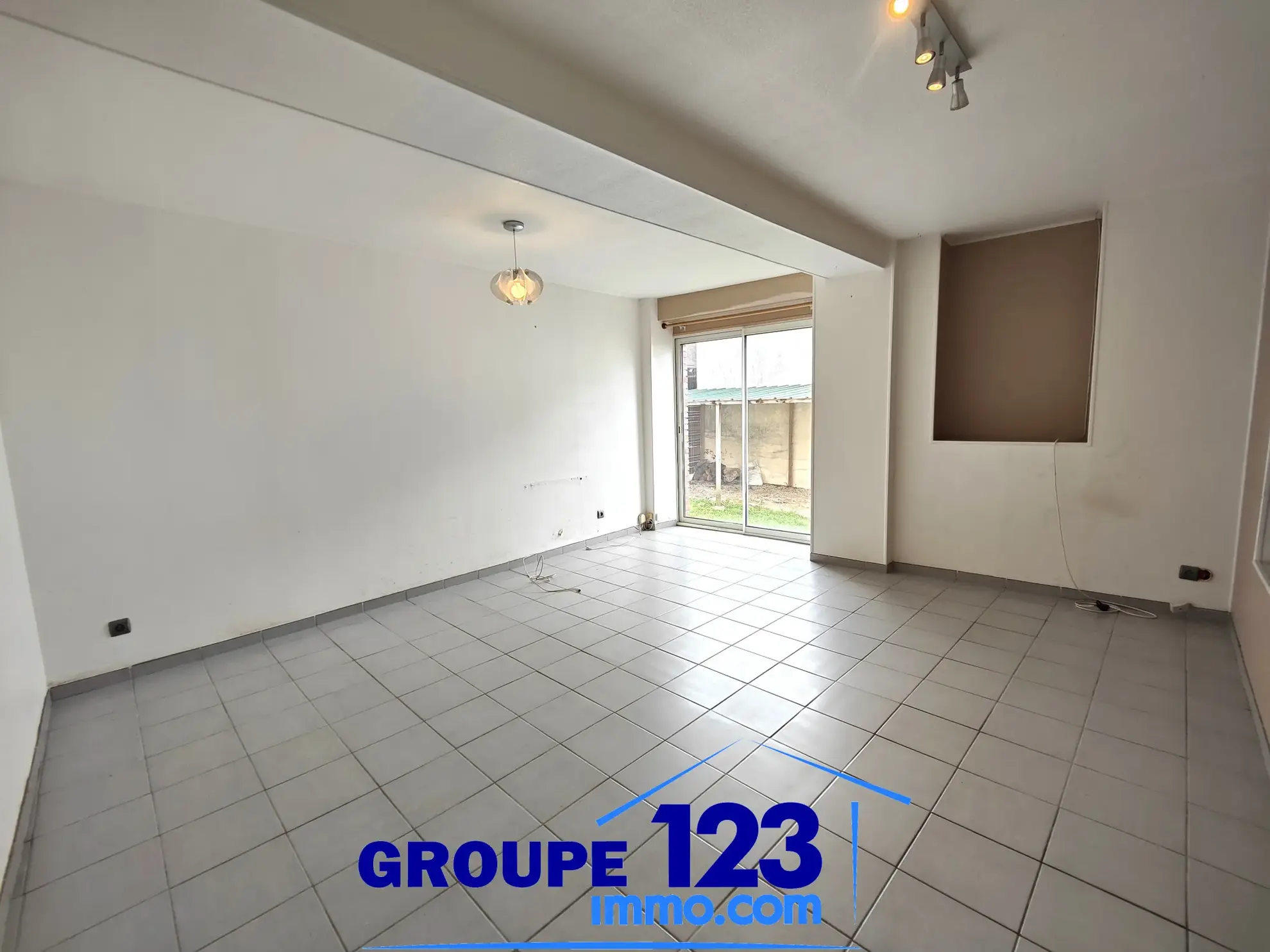 Maison avec dépendance à vendre à Ormoy en Yonne, 85m² avec garage et toit-terrasse 