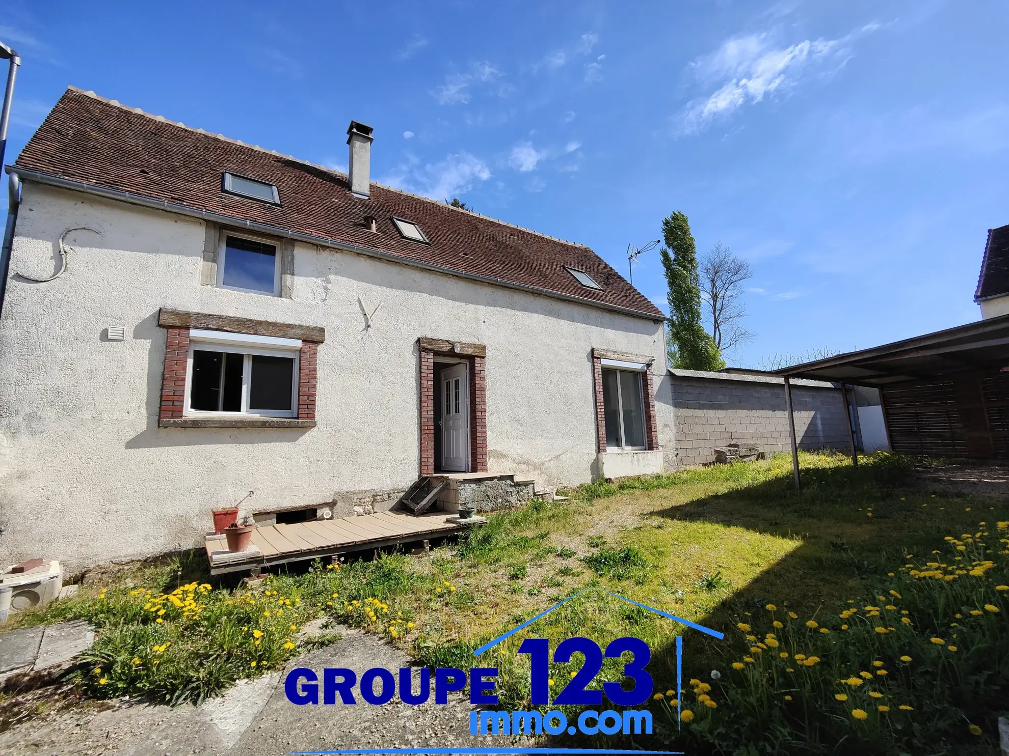 Maison avec dépendance à vendre à Ormoy en Yonne, 85m² avec garage et toit-terrasse 